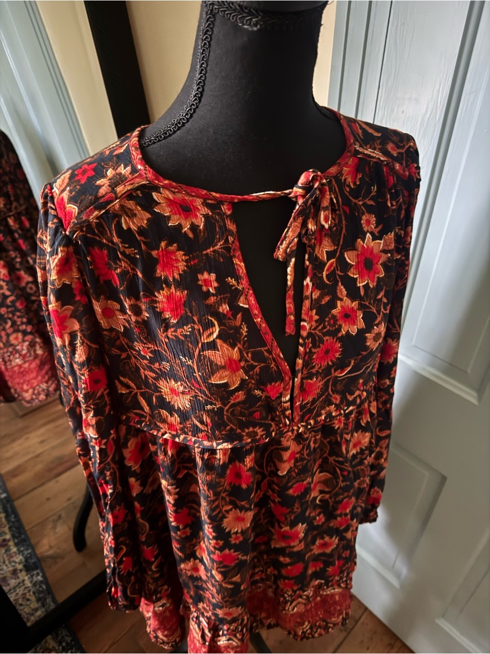 Billabong Black Floral Tie-Neck Long Sleeve Dress